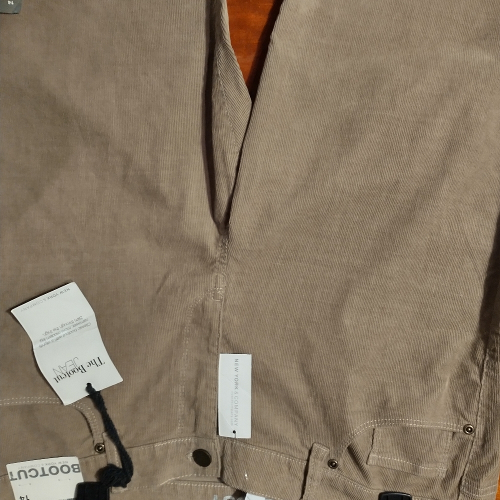 NEW YORK & COMPANY Women's size 14  low-rise bootcut cordaroys